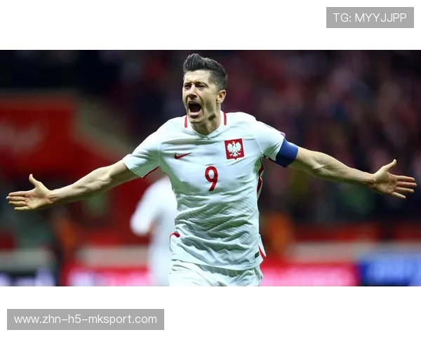 波兰国家队主攻头球战术，莱万终结能力依旧犀利